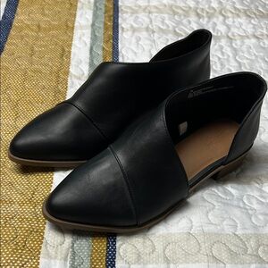 Universal Thread Black Pointed Flat Booties sz 7